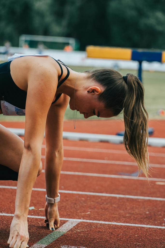 Runner lining up to start running